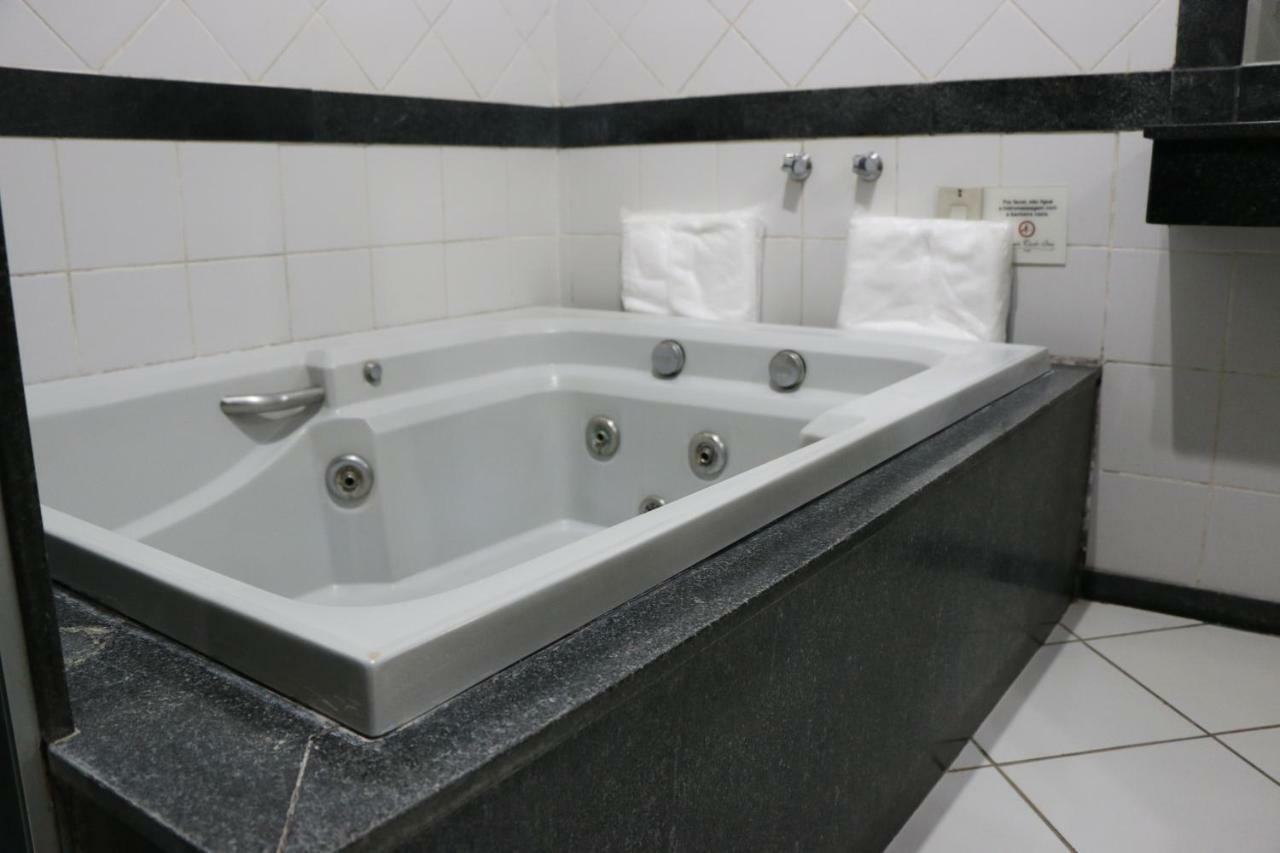Monte Carlo Inn Montes Claros Eksteriør bilde